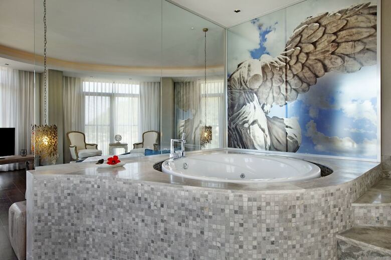 Mart? Hemithea Hotel