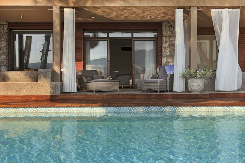 Mart? Hemithea Hotel