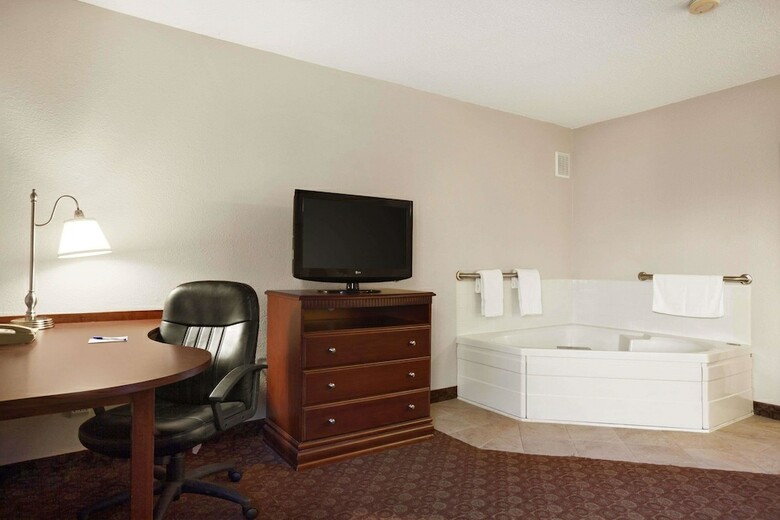 Hotel Baymont By Wyndham Sioux Falls