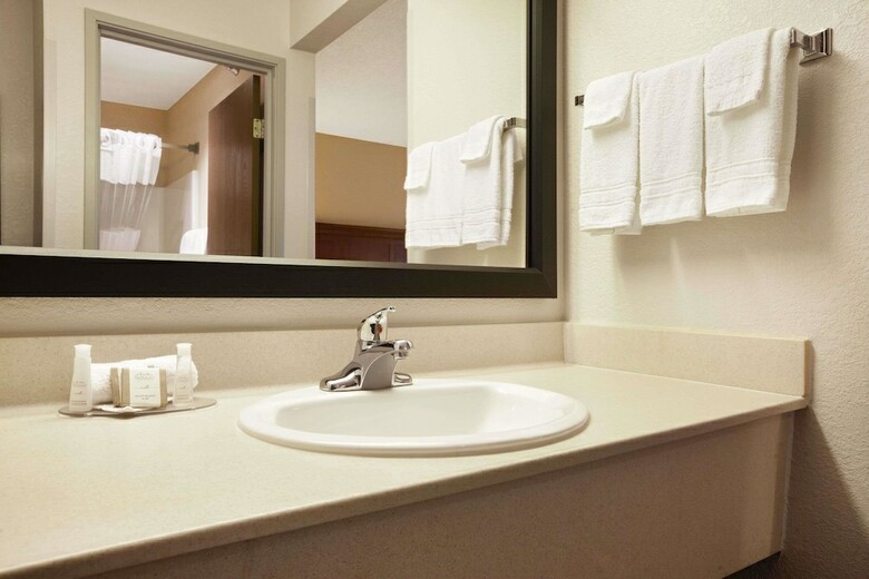 Hotel Baymont By Wyndham Sioux Falls