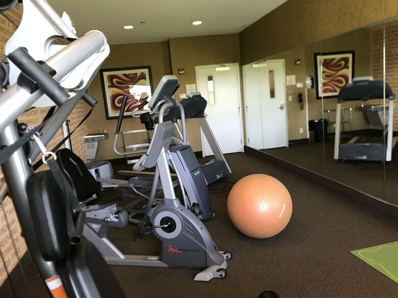 Hotel Expressway Suites Minot