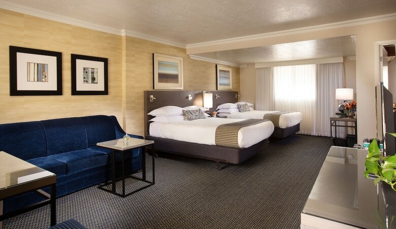 West Beach Inn, A Coast Hotel