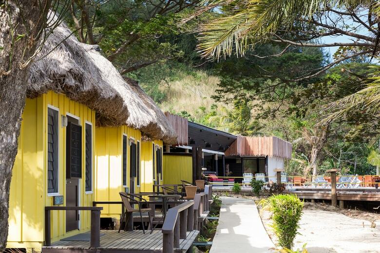Hostal Funky Fish Beach & Surf Resort - Hostel
