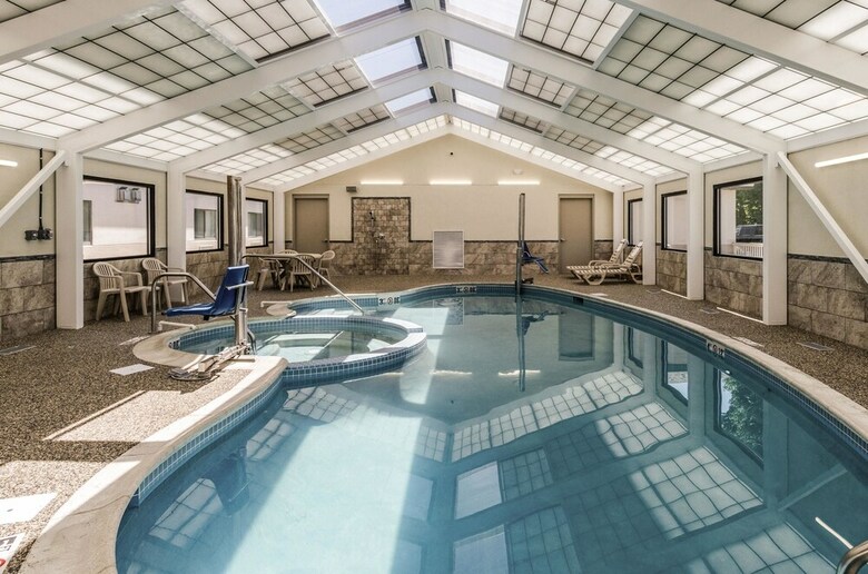 Hotel Comfort Inn & Suites