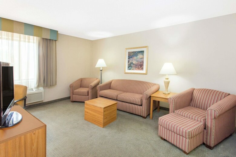 Hotel Baymont By Wyndham Davenport