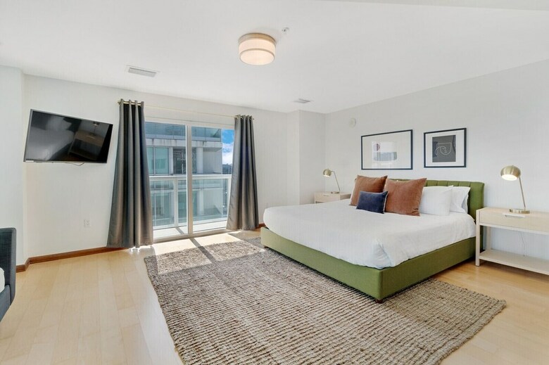 Waterfront Condos By Sextant