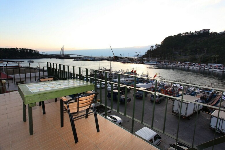 Jeju Harbor Pension