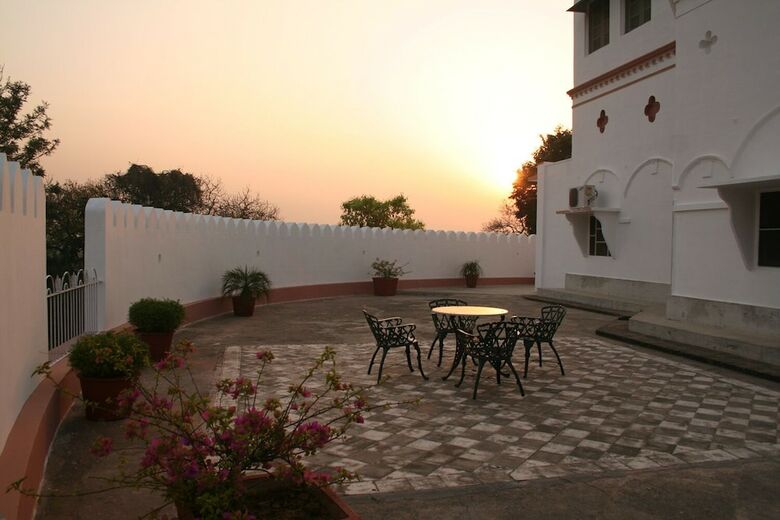 Hotel Aamod Mudfort Kuchesar