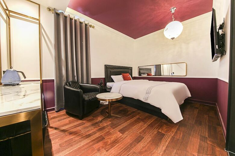 Chuncheon Lerocherrouge Hotel