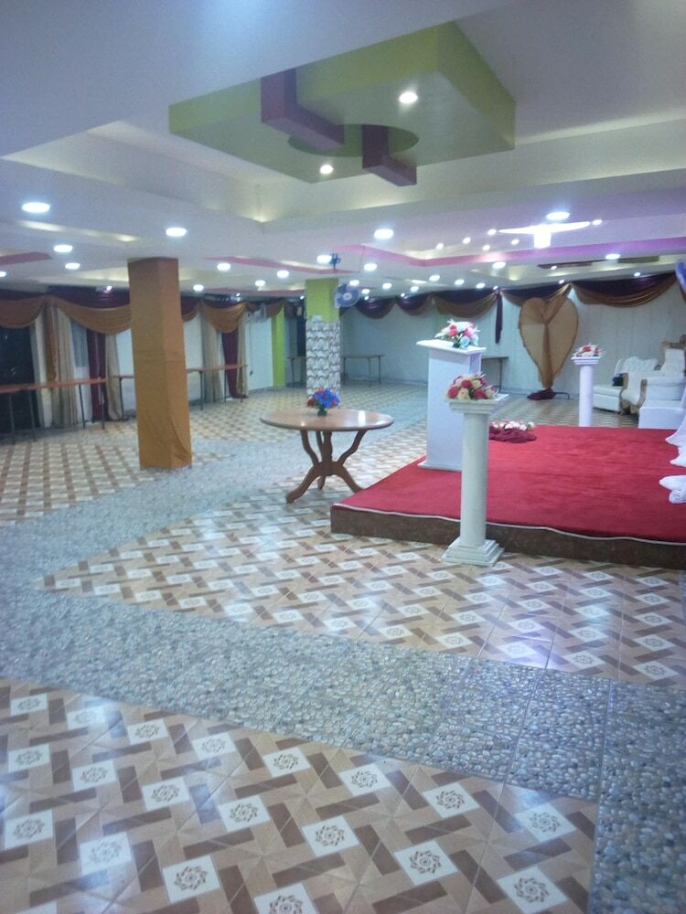 Hotel Waso Central Emporium Lodge