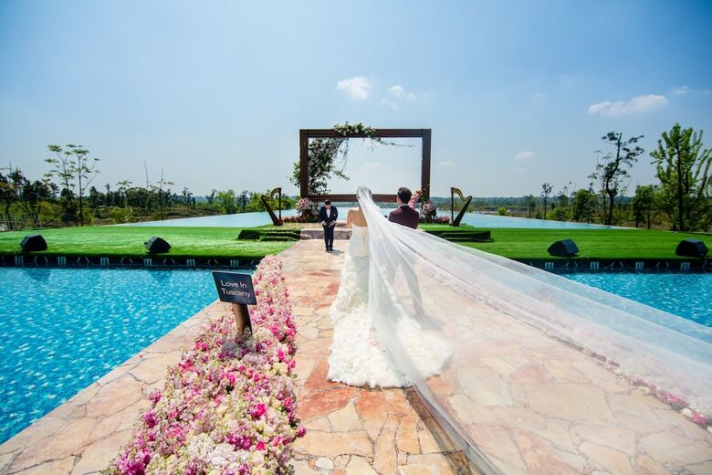 Hotel Intercontinental Sancha Lake