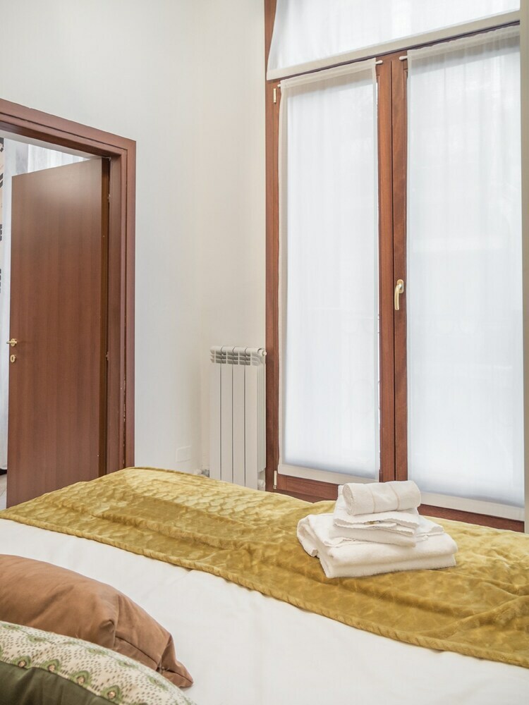 Venice Grand Canal Style Apartment