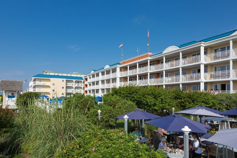 Hotel La Mer Beachfront Resort