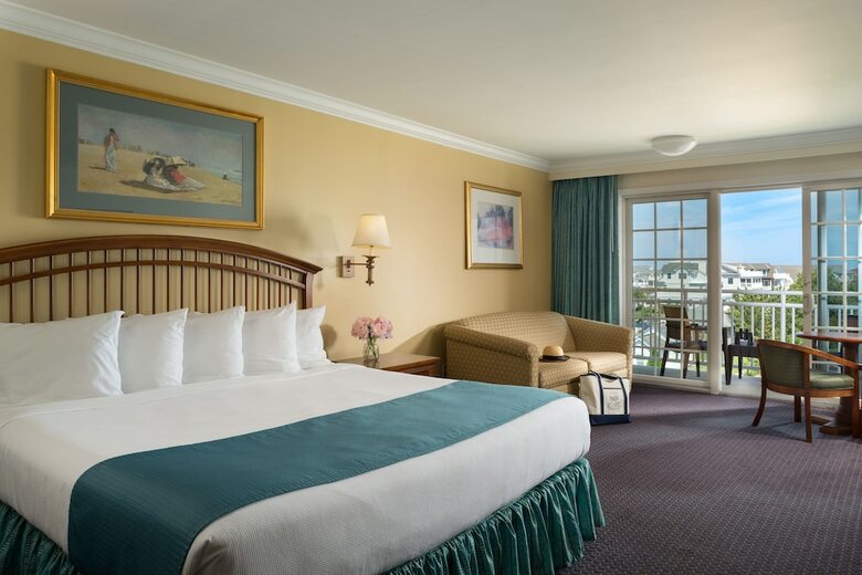Hotel La Mer Beachfront Resort