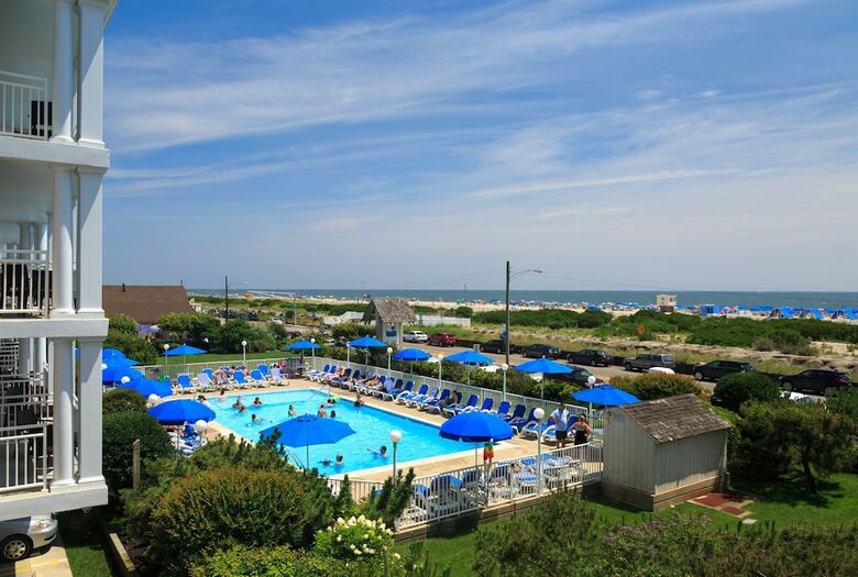 Hotel La Mer Beachfront Resort