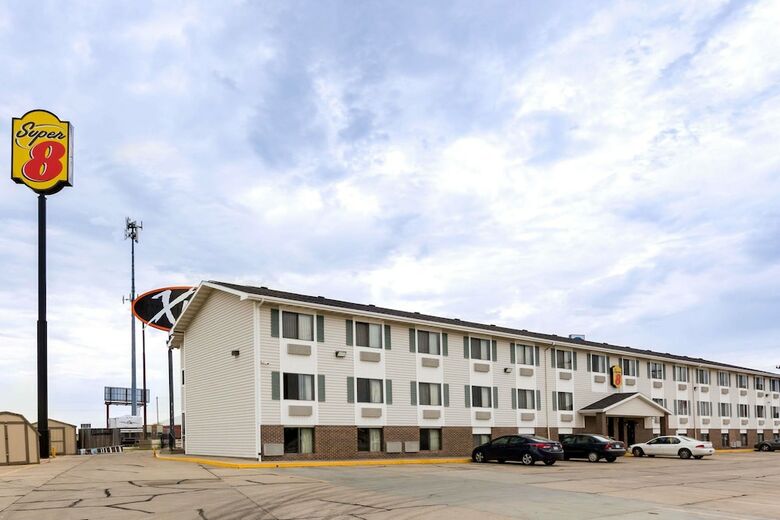 Motel Super 8 By Wyndham Hays Ks
