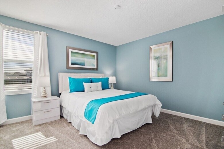 Champions Gate 8830 - Eight Bedroom Pool Home