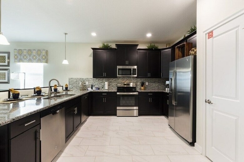 Champions Gate 9048 - Eight Bedroom Pool Home