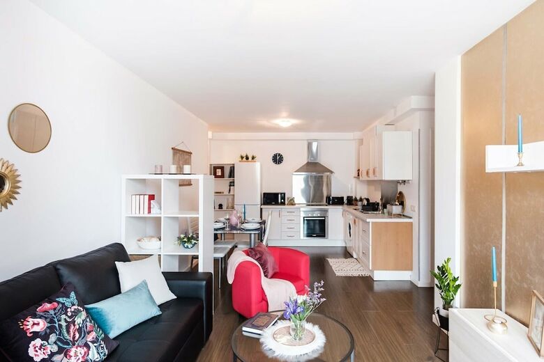 Stylish Chic Apartment, Wifi, Netflix