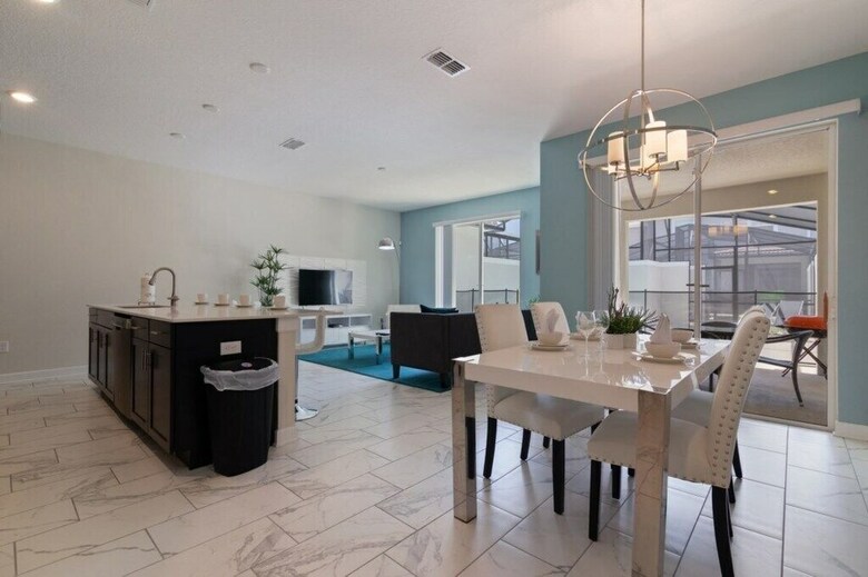 Beautiful 4bd Pool Th, Storey Lake-4815ds
