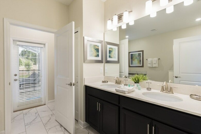 Champions Gate 1654 - Eight Bedroom Pool Home