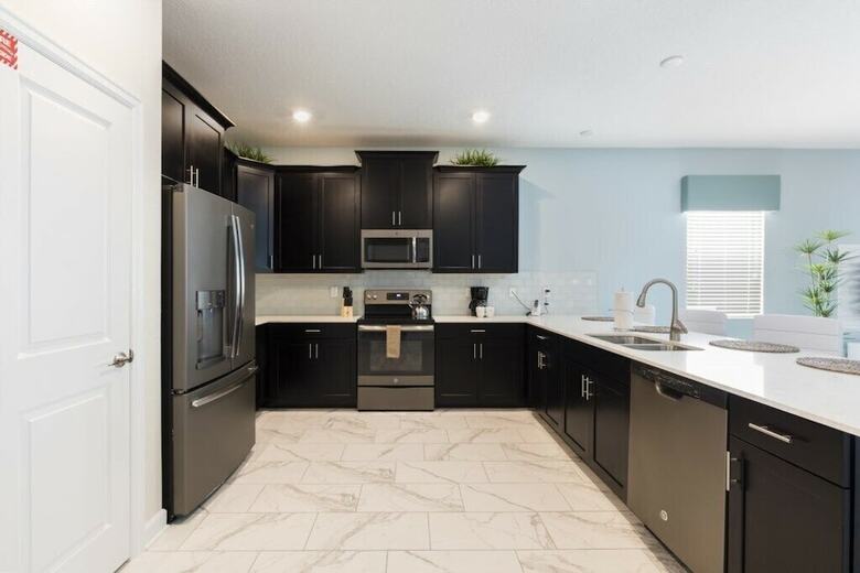 Champions Gate 1654 - Eight Bedroom Pool Home