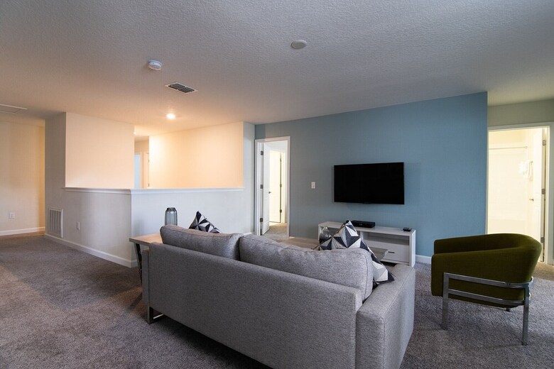 Champions Gate 1521 - Eight Bedroom Pool Home