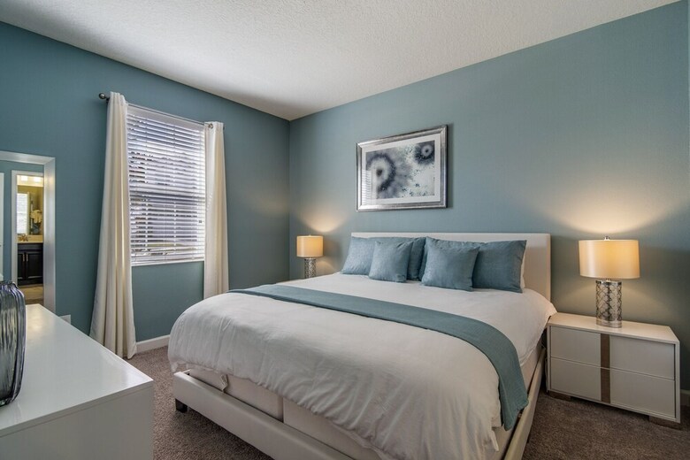 Champions Gate 1521 - Eight Bedroom Pool Home