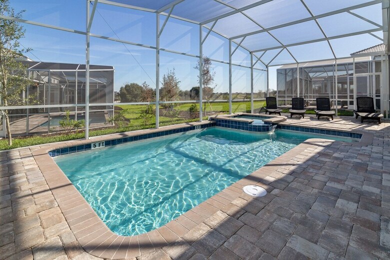 Spacious 8-bed Championsgate Resort Hm-1559pw
