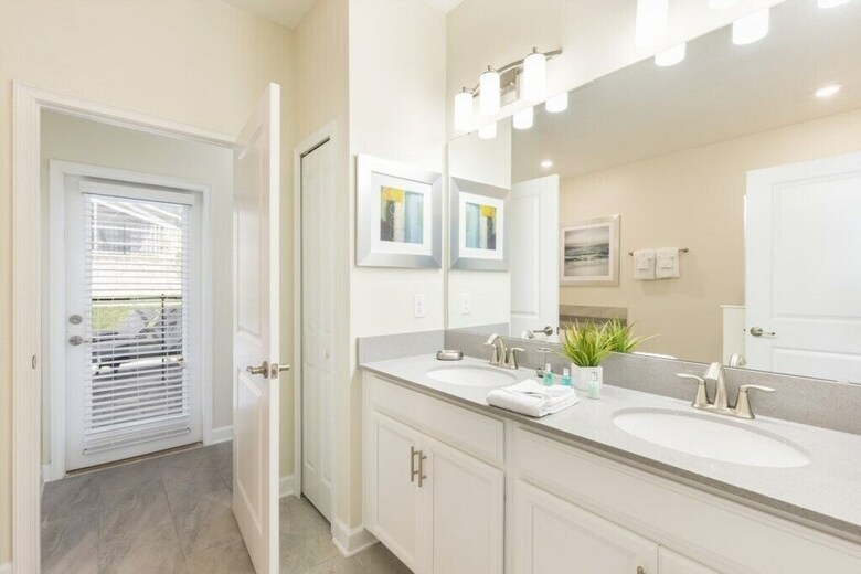 Champions Gate 1598 - Eight Bedroom Pool Home
