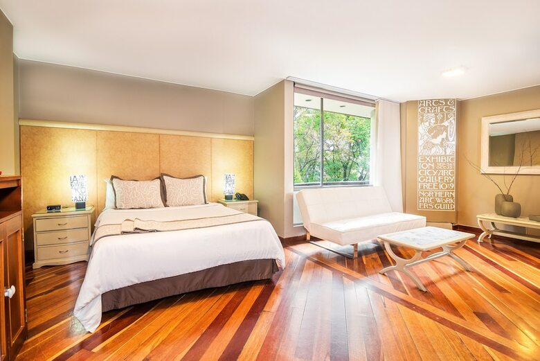 Aparthotel Lloyd's Apartasuites Parque 93