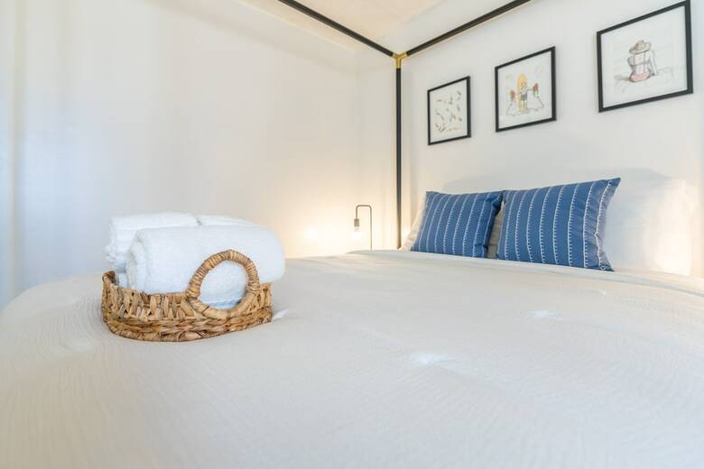 Newly Renovated Studio Two Blocks From The Beach