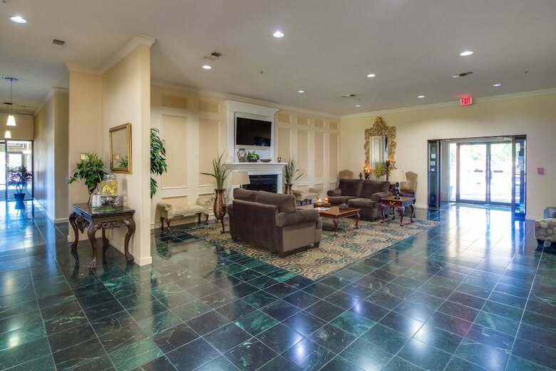 Hotel Ashmore Inn And Suites