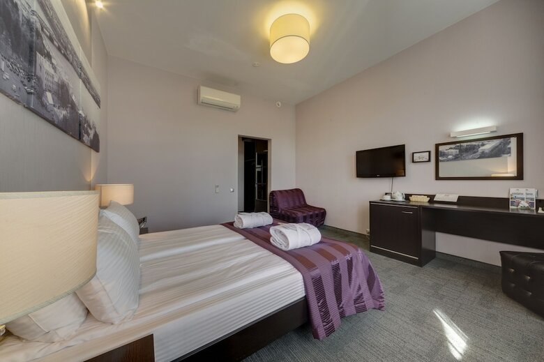 Mary Hotel