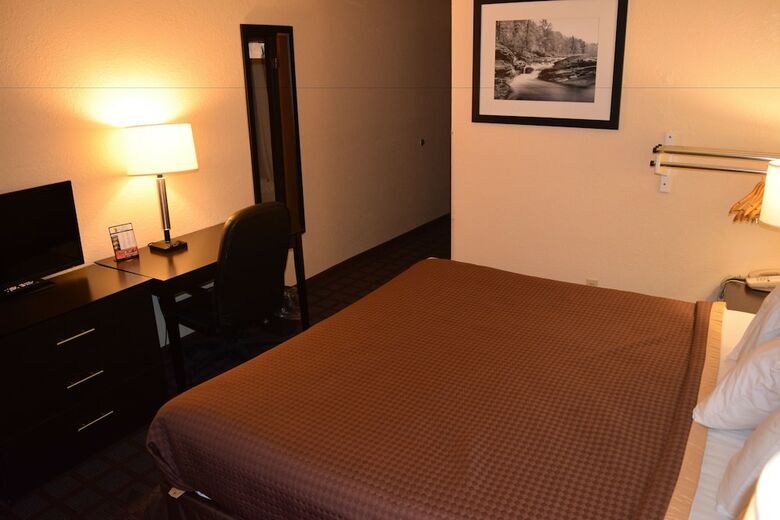 Hotel Super 8 By Wyndham Saginaw
