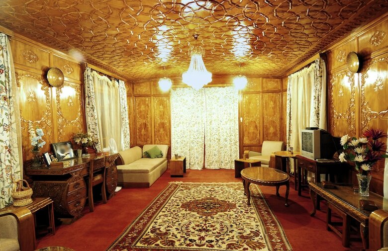 Wangnoo Houseboats