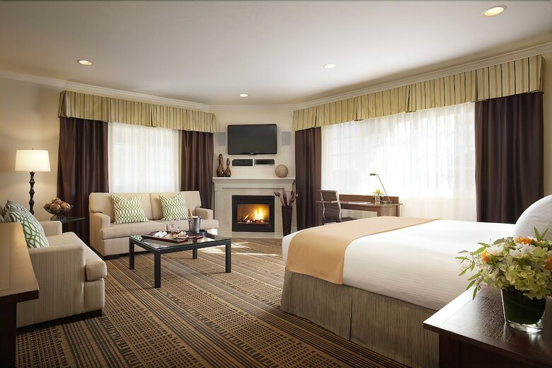 Toll House Hotel