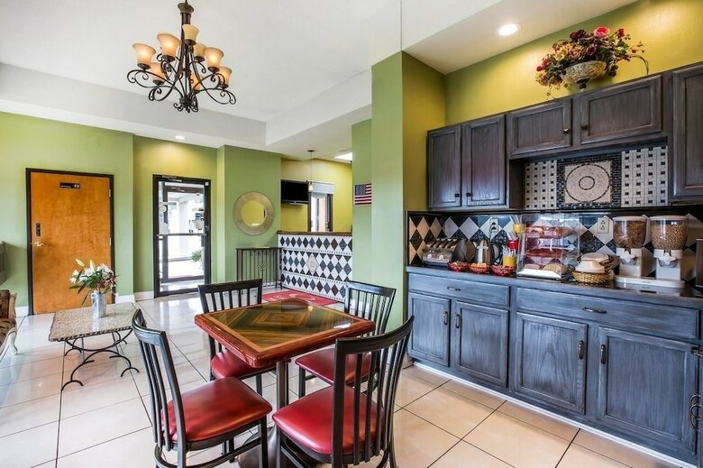 Hotel Budgetel Inn & Suites