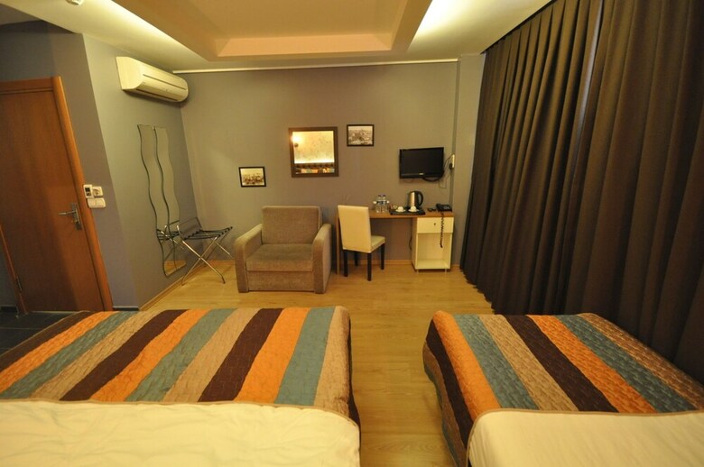 Retropera Hotel