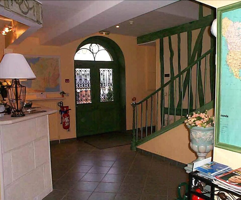 Hotel De La Tour