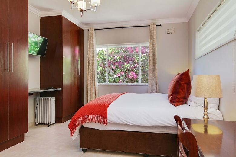 Hotel Bluegum Hill Guesthouse & Apartments