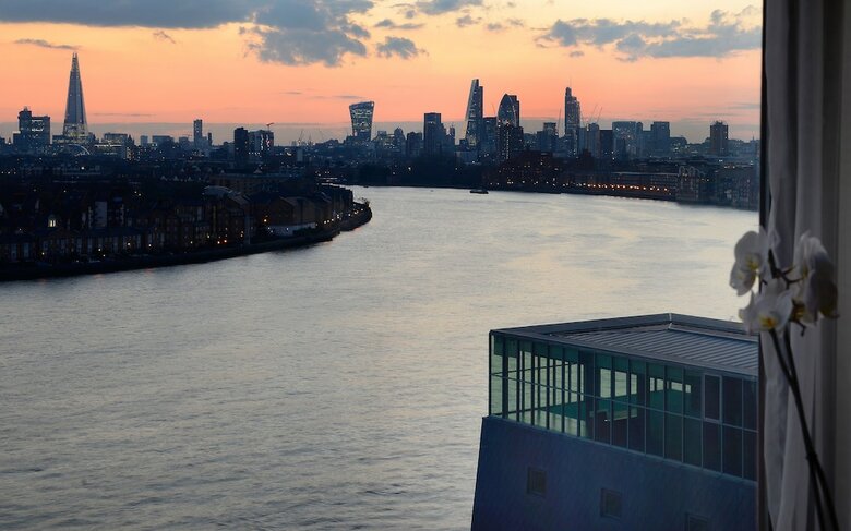 Canary Riverside Plaza Hotel