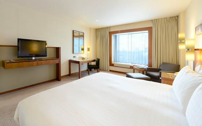 Canary Riverside Plaza Hotel