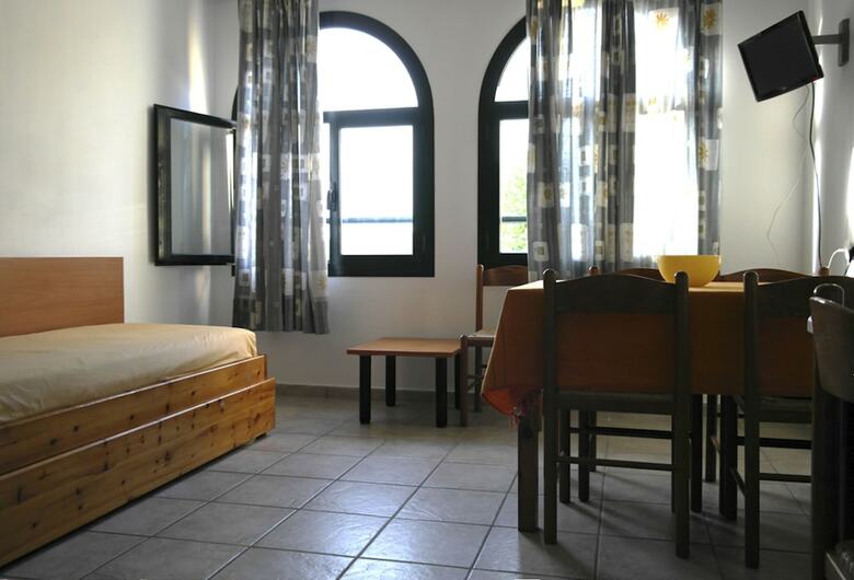 Nireas Studios & Apartments