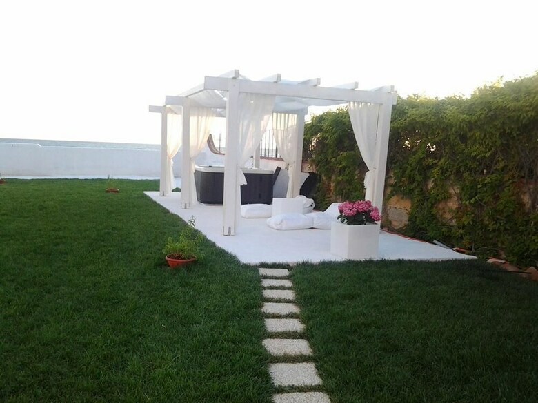 Suitebeach B&B And Club