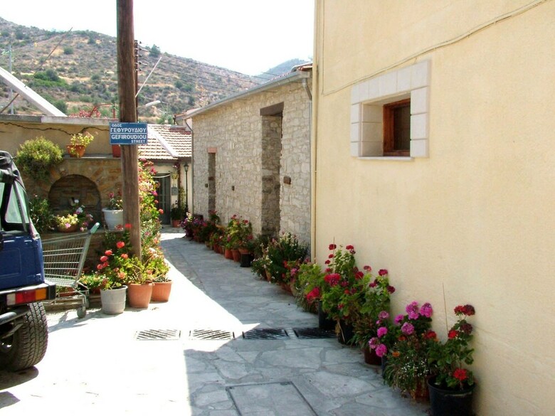 Romios Holiday Apartments