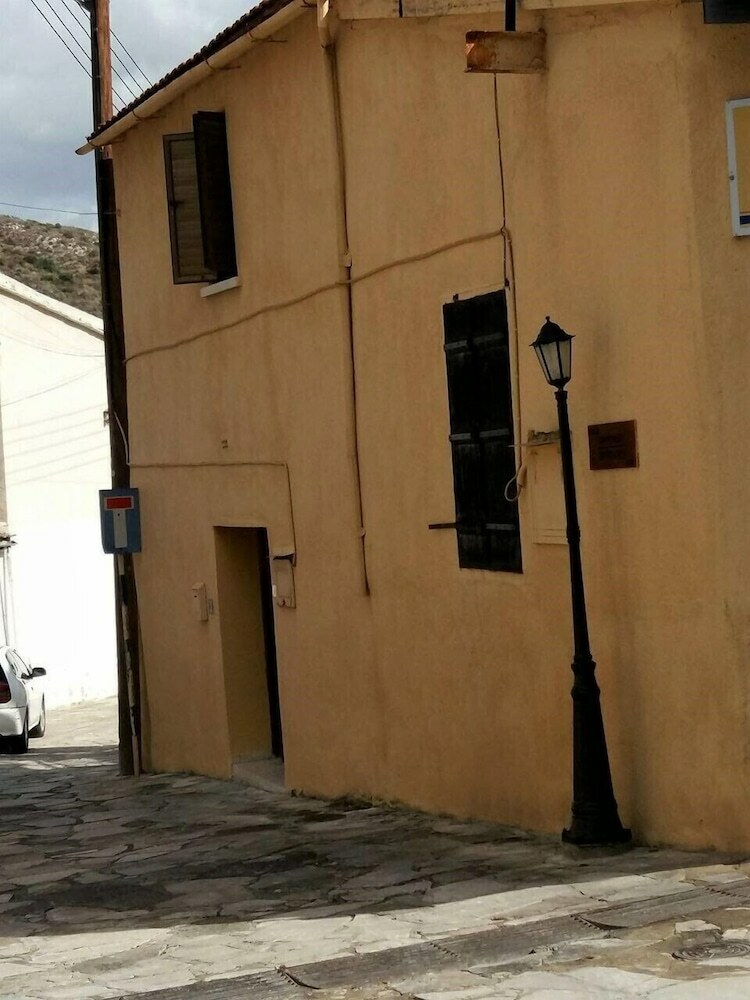 Romios Holiday Apartments