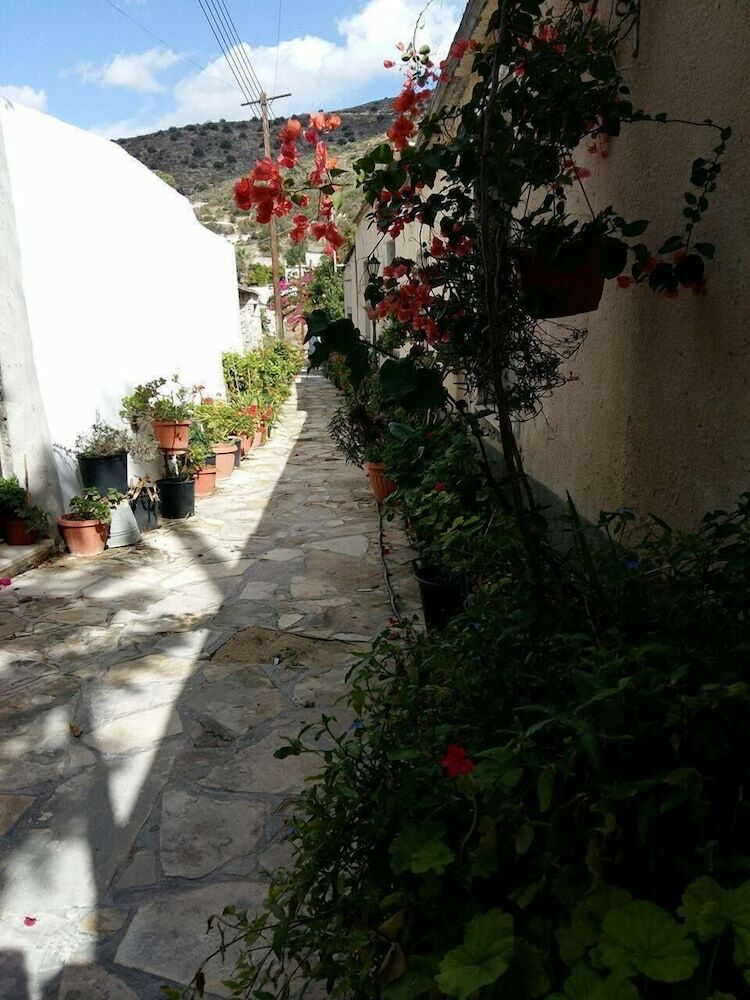 Romios Holiday Apartments