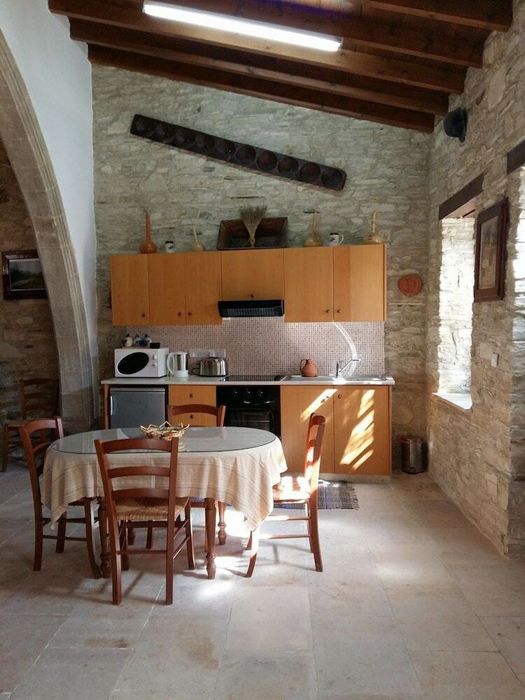 Romios Holiday Apartments