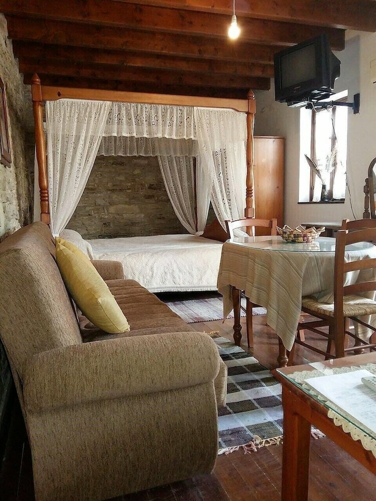 Romios Holiday Apartments
